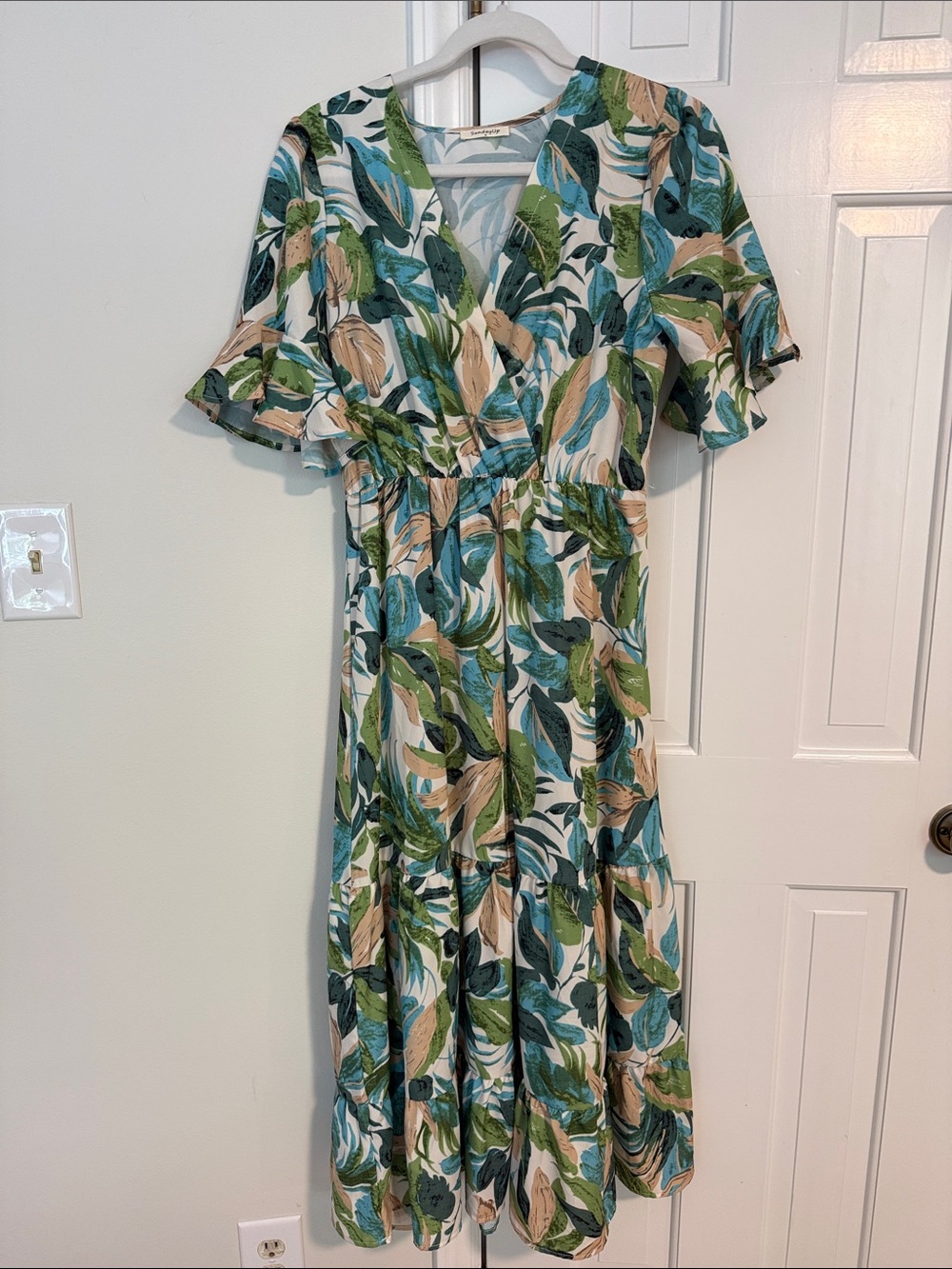 SundayUp Floral Leaf Print V-Neck Midi Dress in Green